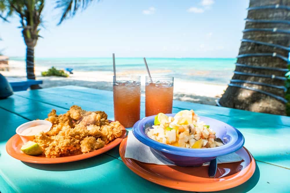 Fresh seafood and cold drinks served beside the water